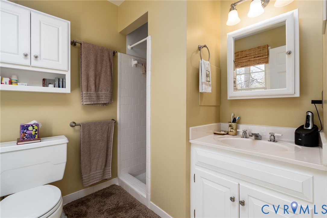 11801 Wiesinger Lane Midlothian, VA 23113 - Photo 22 of 34 a bathroom with a toilet sink and mirror