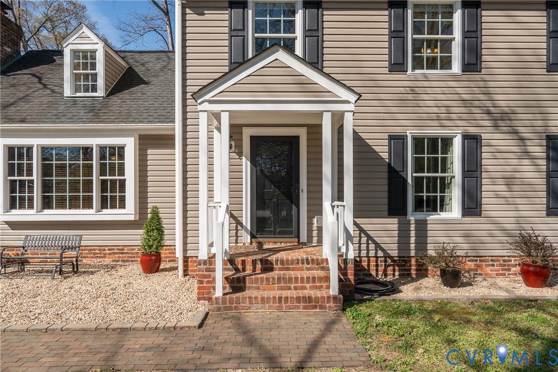 11801 Wiesinger Lane Midlothian, VA 23113 - Photo 3 of 34 a front view of a house with garden