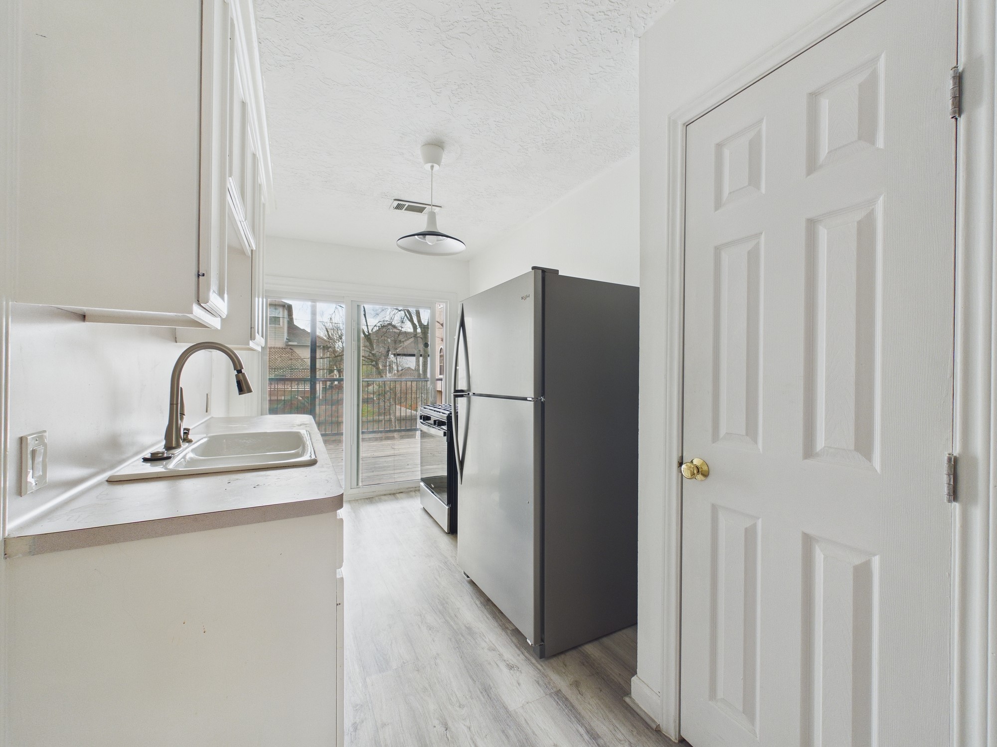 5110 Academy Street, Unit 4 Houston, TX 77005 - Photo 15 of 22 Efficient Kitchen with Pantry, Refrigerator, Dishwasher and Gas Stove