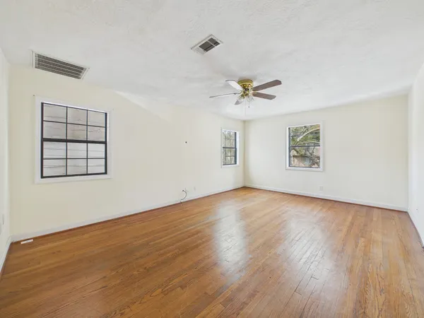 $1,250 | 5110 Academy Street, Unit 4, Houston, TX 77005