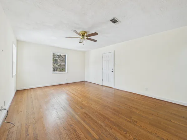 $1,250 | 5110 Academy Street, Unit 4, Houston, TX 77005