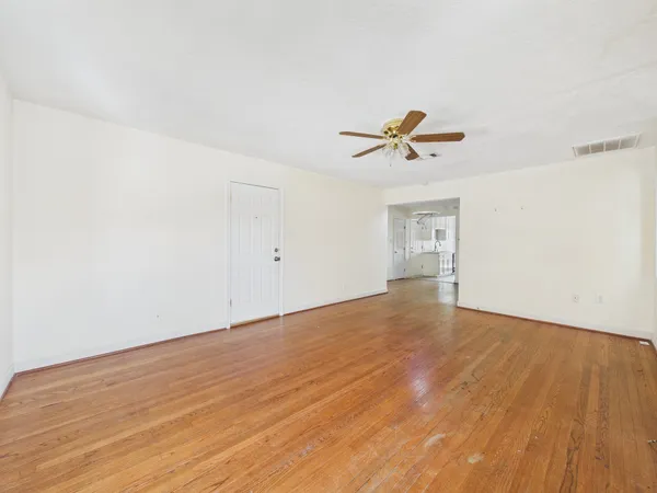 $1,250 | 5110 Academy Street, Unit 4, Houston, TX 77005