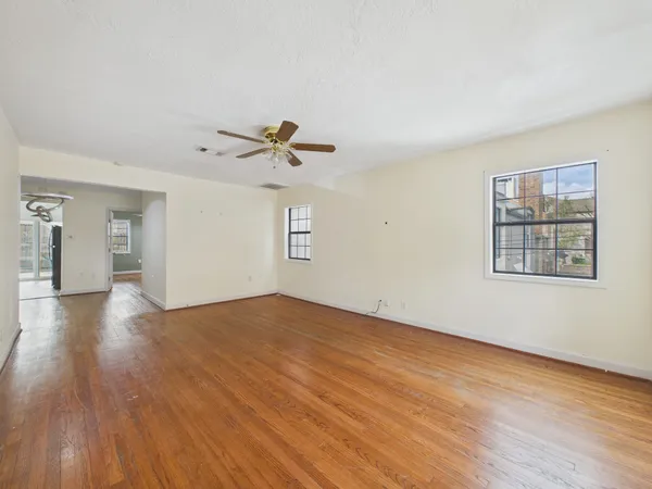 $1,250 | 5110 Academy Street, Unit 4, Houston, TX 77005