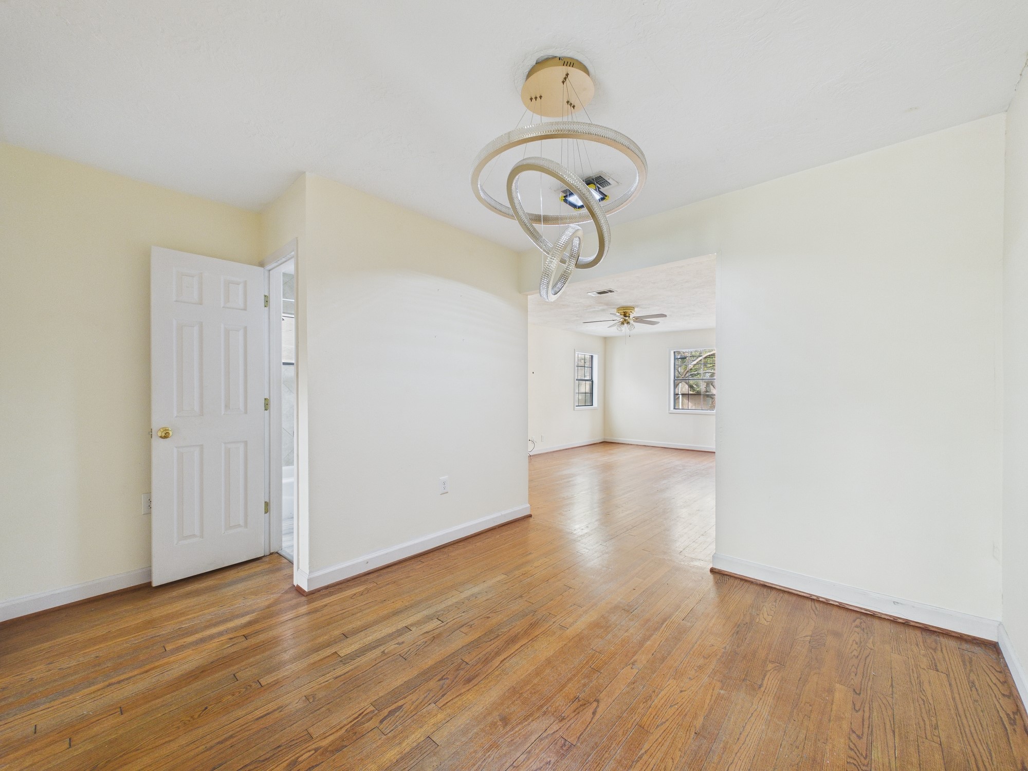 5110 Academy Street, Unit 4 Houston, TX 77005 - Photo 7 of 22 Centralized Dining Area