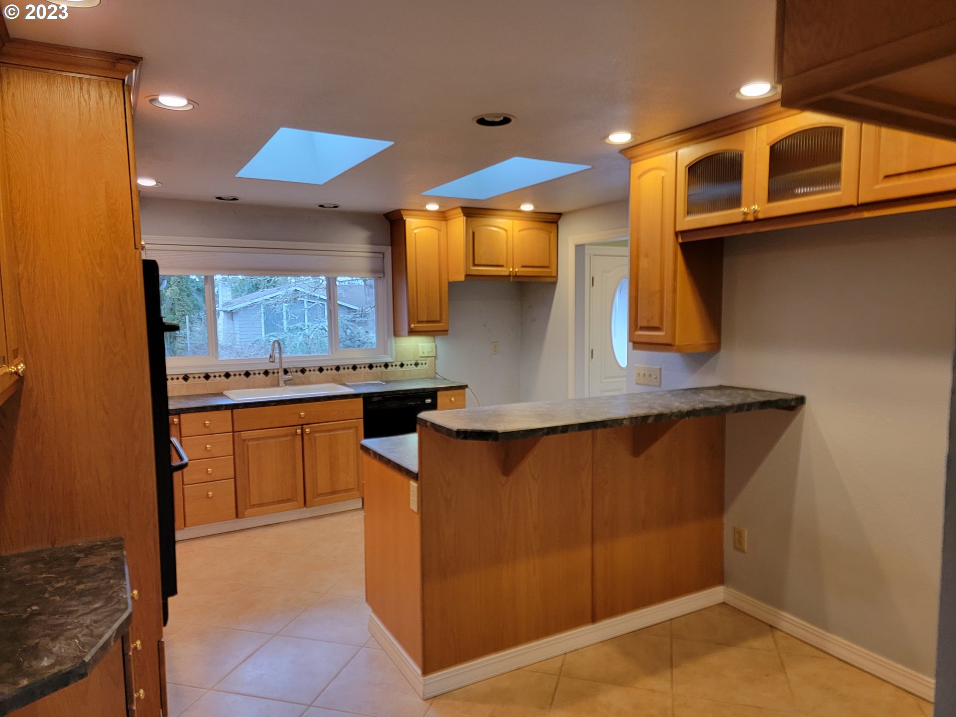 17515 Springhill Place Gladstone, OR 97027 - Photo 4 of 22 Gallery Image 4