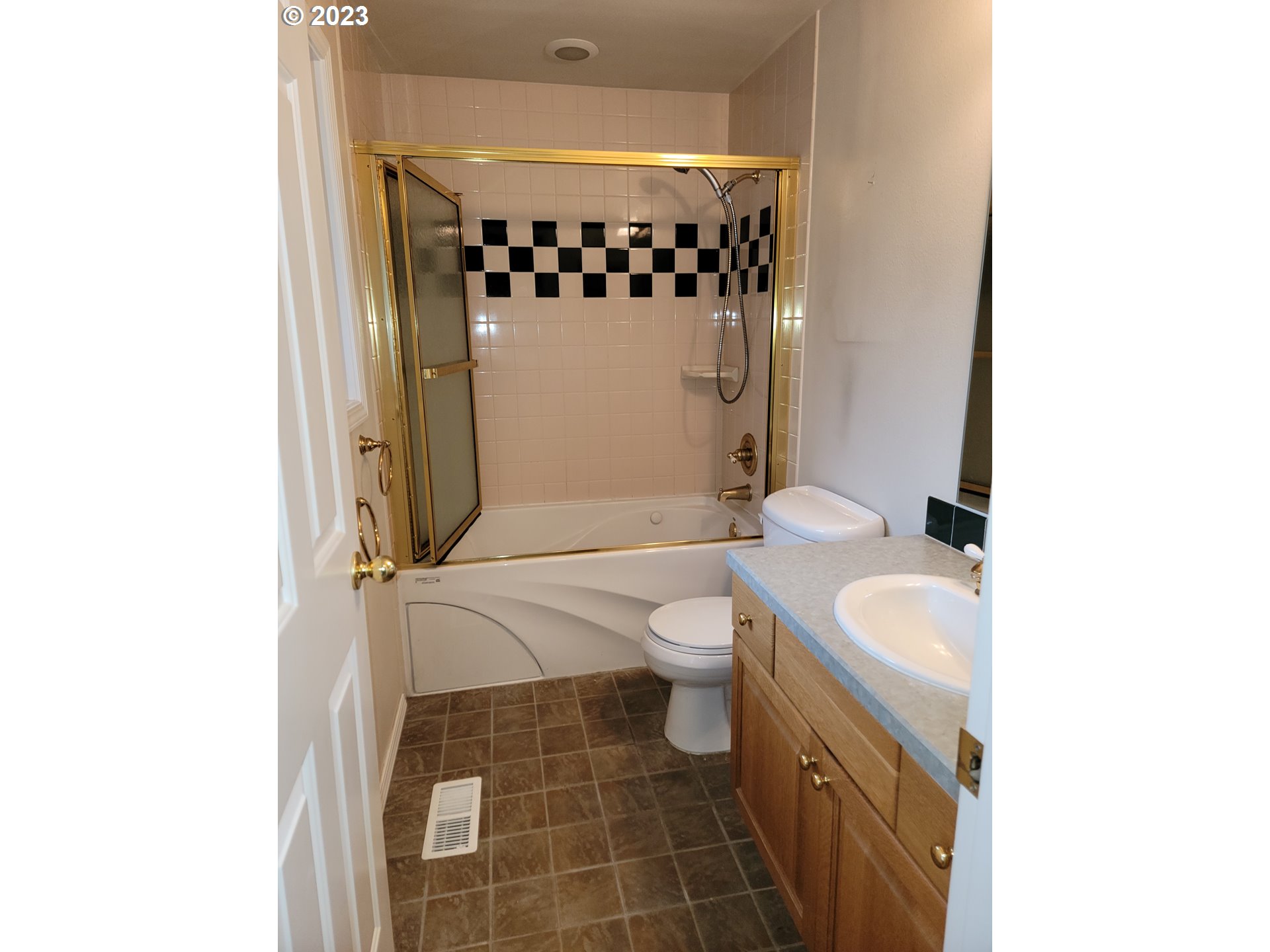 17515 Springhill Place Gladstone, OR 97027 - Photo 8 of 22 Gallery Image 8