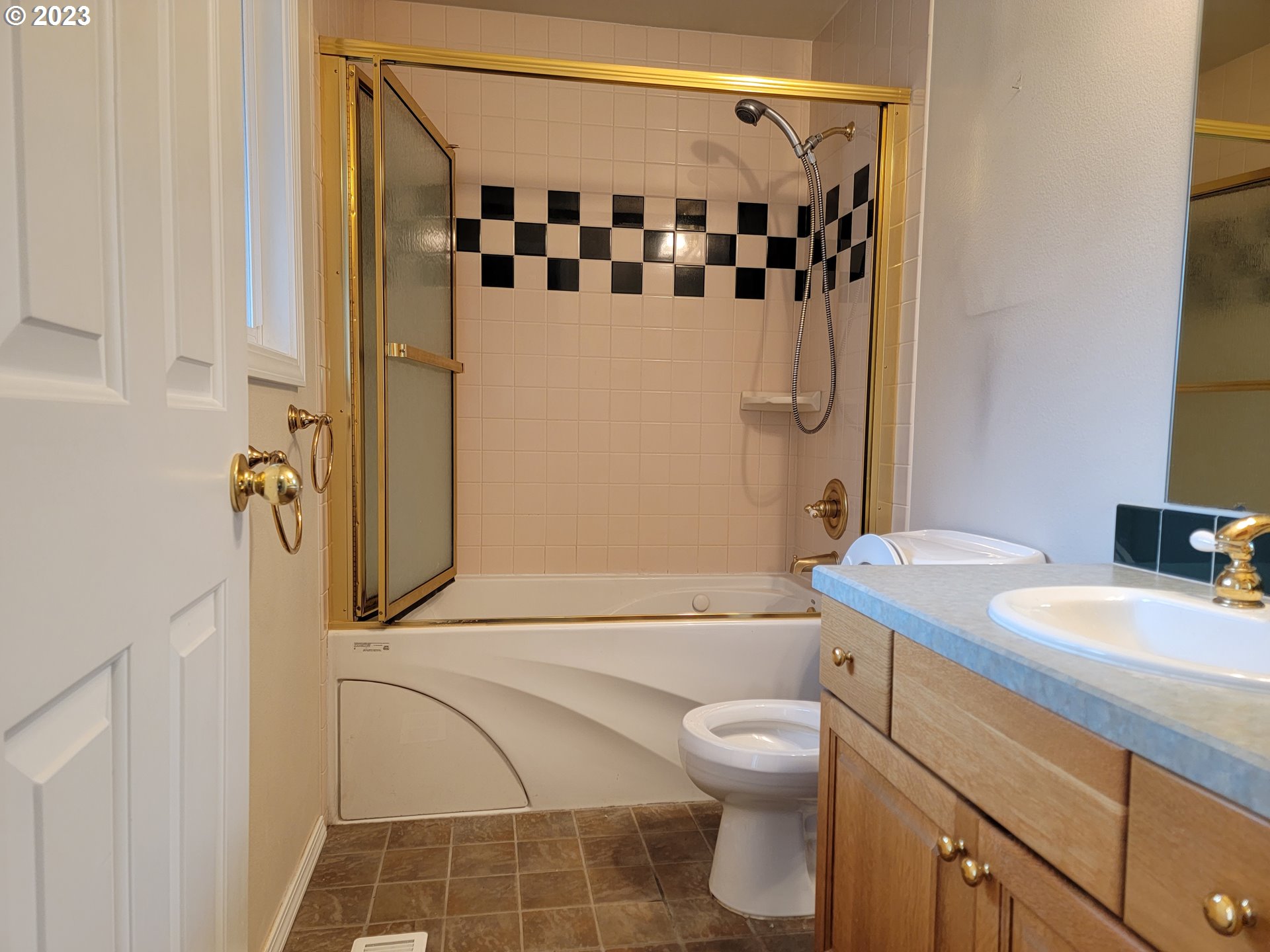 17515 Springhill Place Gladstone, OR 97027 - Photo 9 of 22 Gallery Image 9