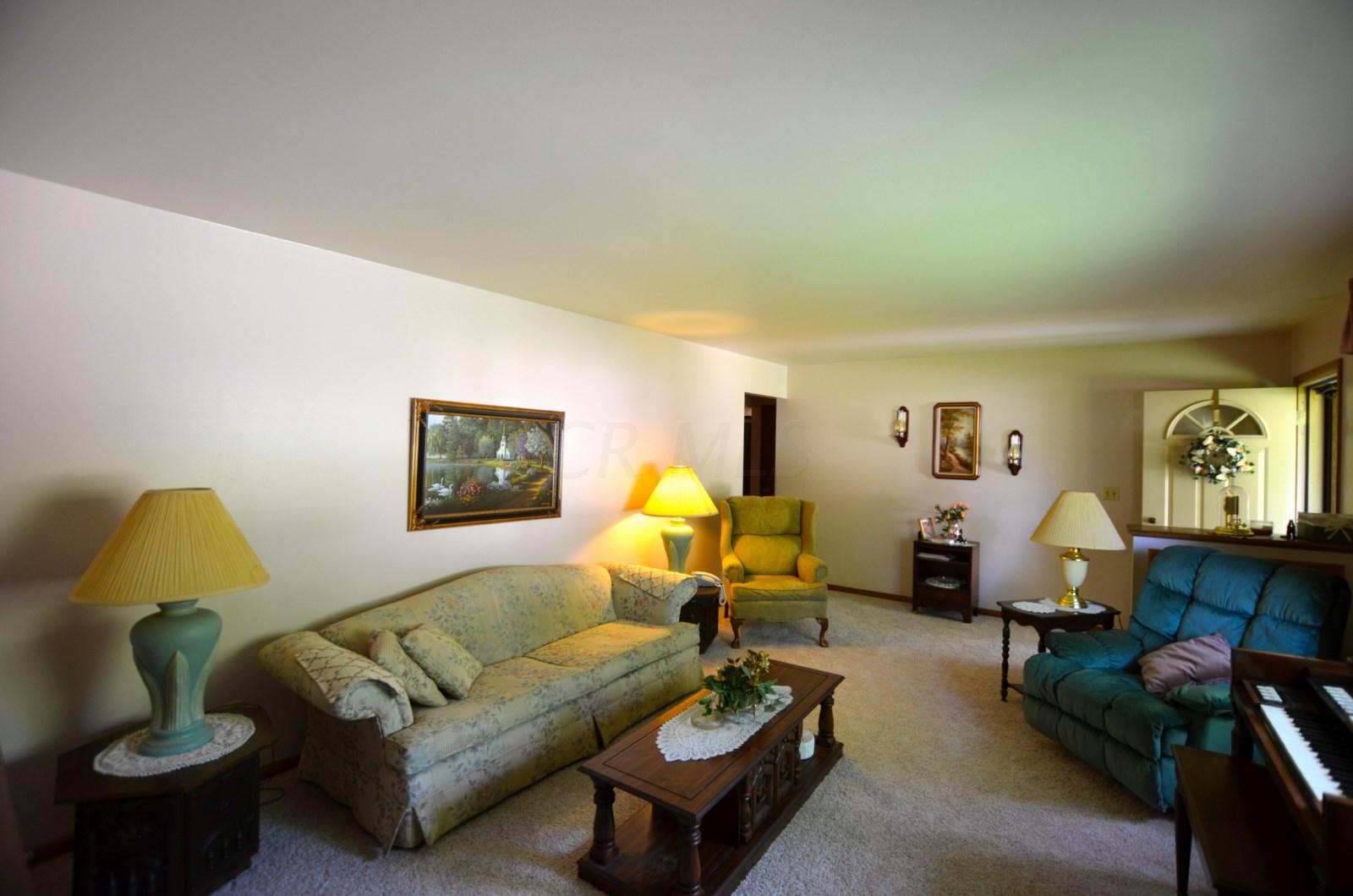 5340 Sprucewood Road Columbus, OH 43229 - Photo 4 of 31
