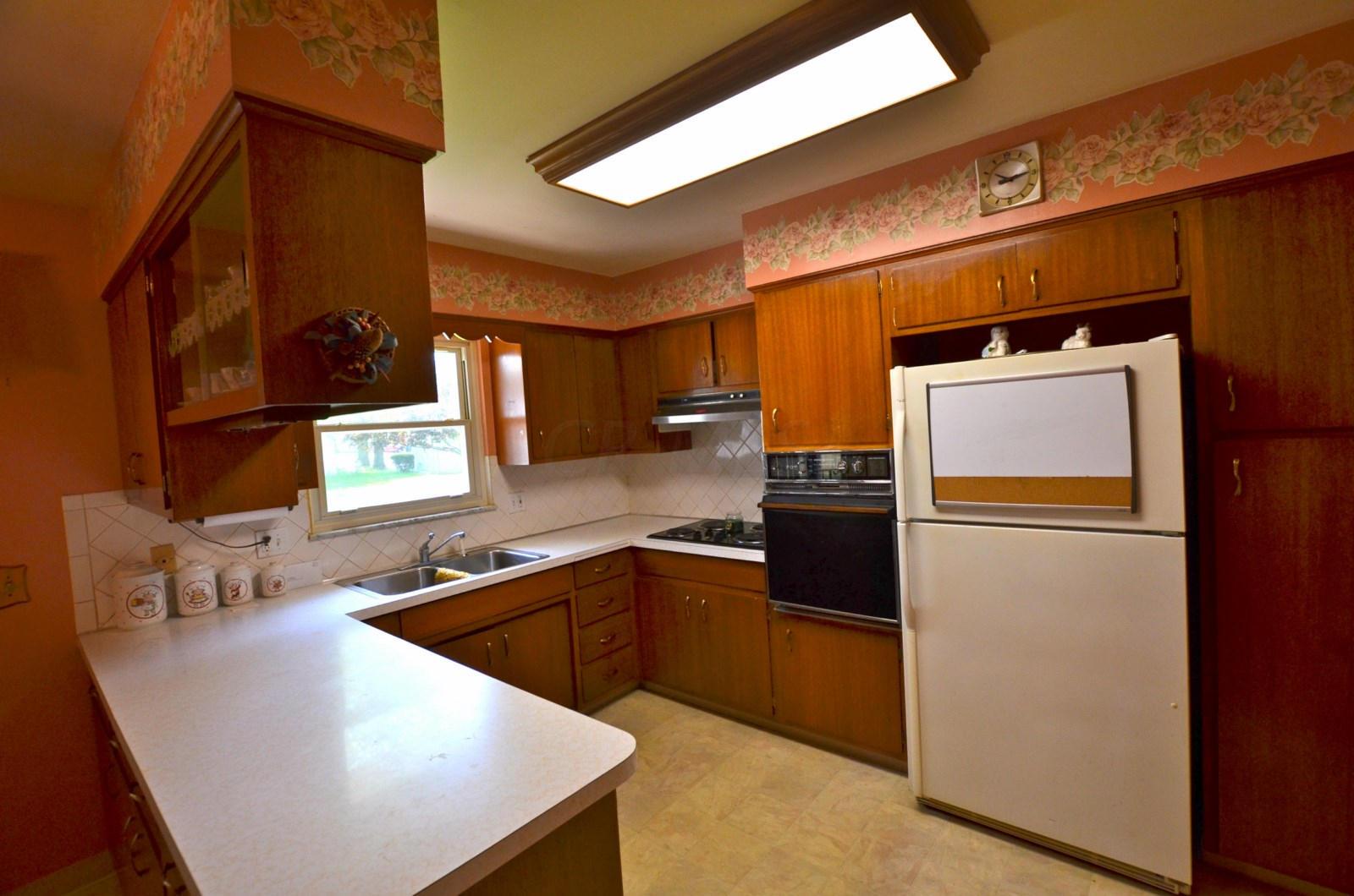 5340 Sprucewood Road Columbus, OH 43229 - Photo 7 of 31