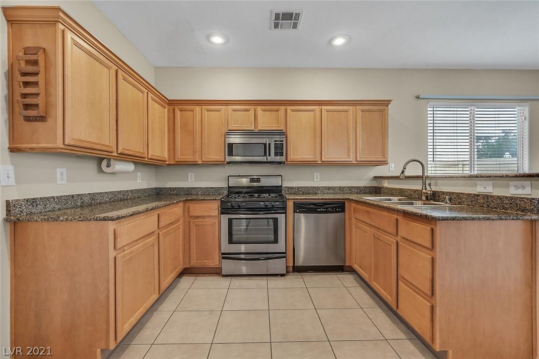 10939 Paradise Road Henderson, NV 89052 - Photo 8 of 24 Gallery Image 8