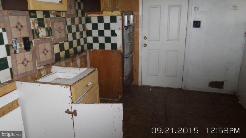 5679 Leiden Road Baltimore, MD 21206 - Photo 3 of 12 Kitchen