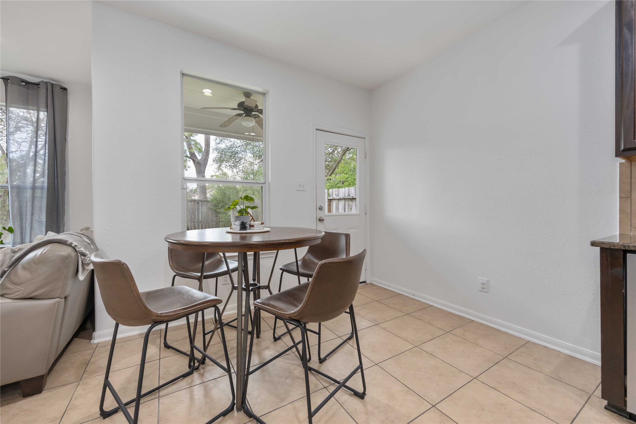 2019 Falcon Reach Drive Houston, TX 77080 - Photo 11 of 30 a dining room with furniture and window