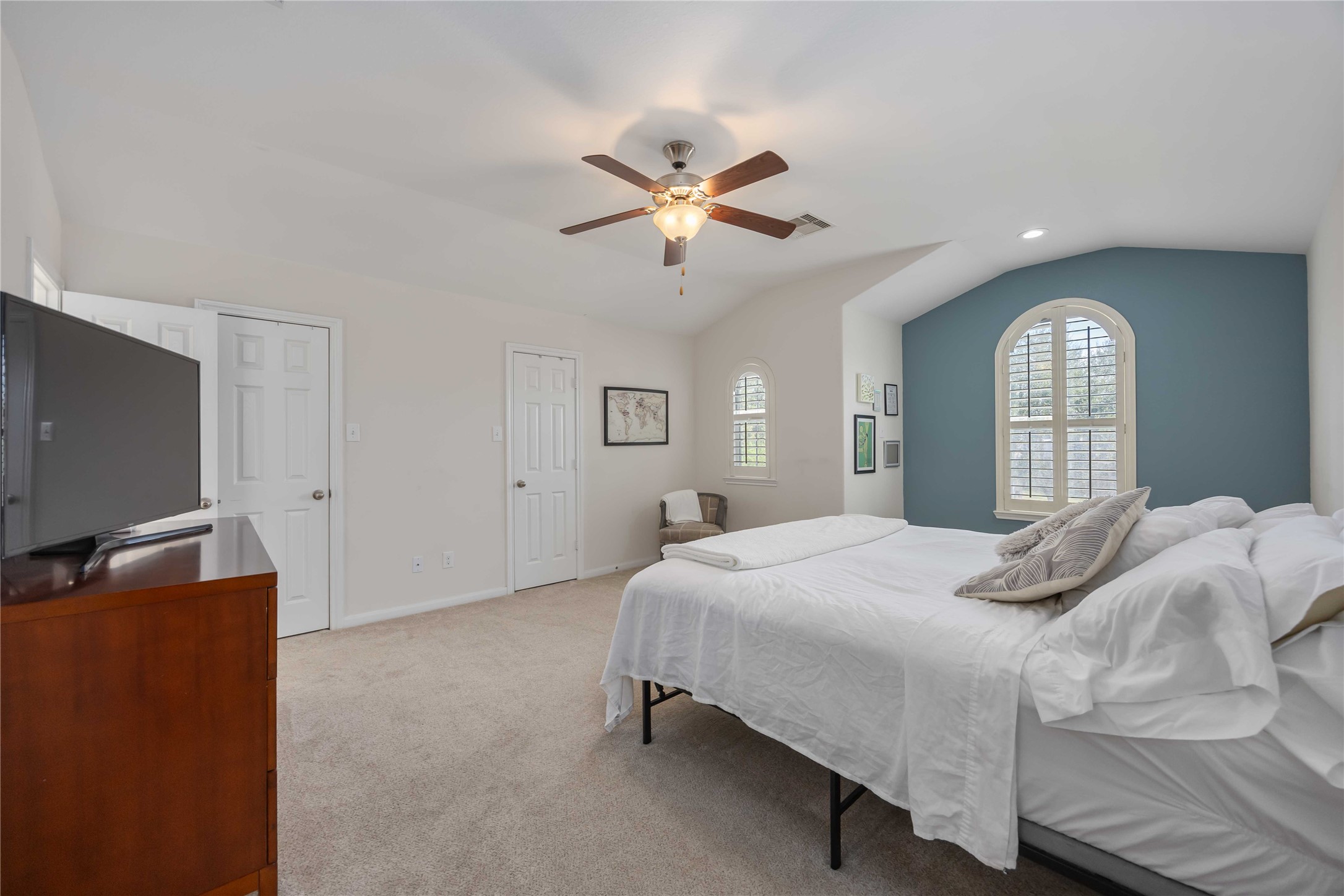 2019 Falcon Reach Drive Houston, TX 77080 - Photo 23 of 30 a bedroom with a bed and a flat screen tv