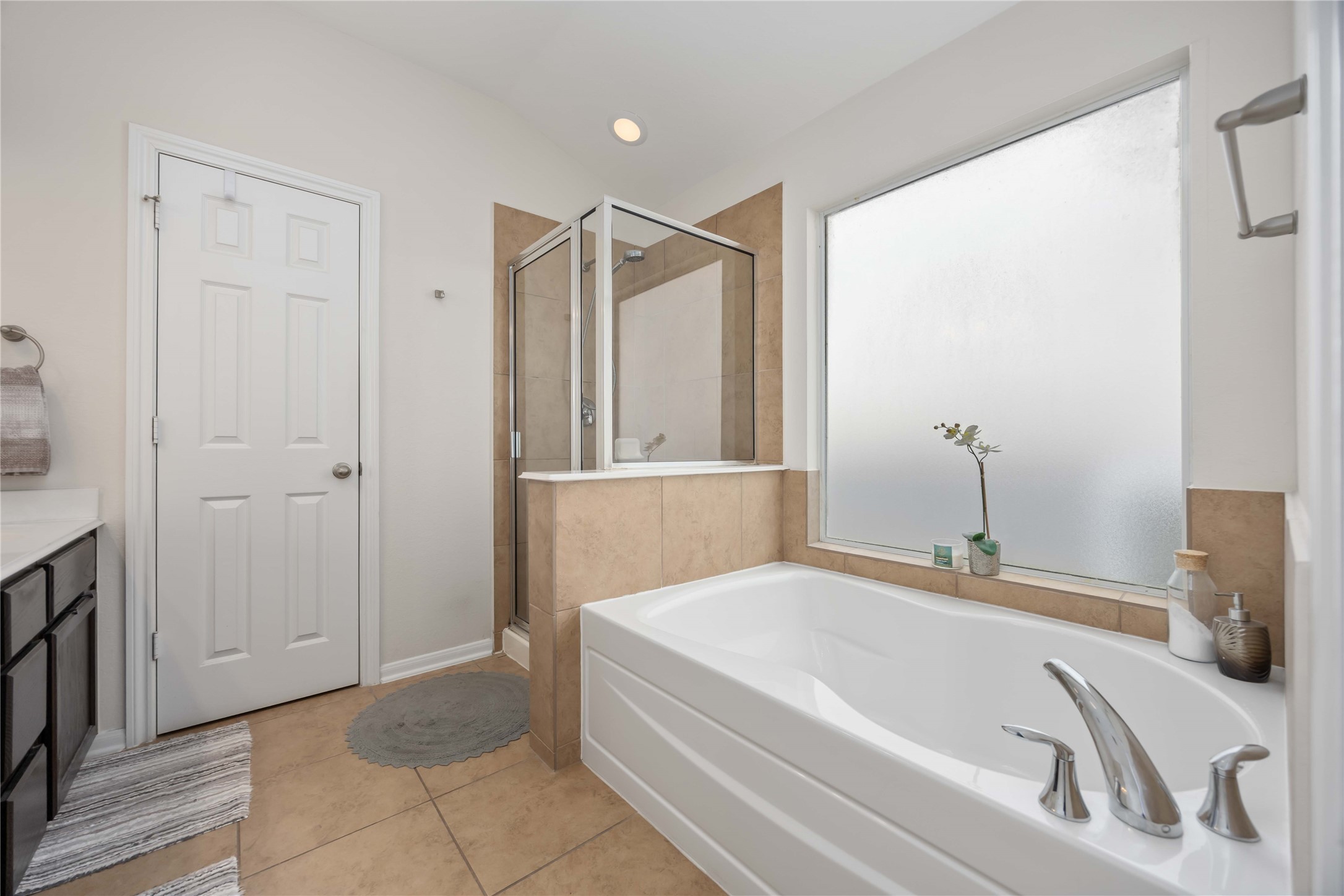 2019 Falcon Reach Drive Houston, TX 77080 - Photo 26 of 30 a bathroom with a bathtub and a sink
