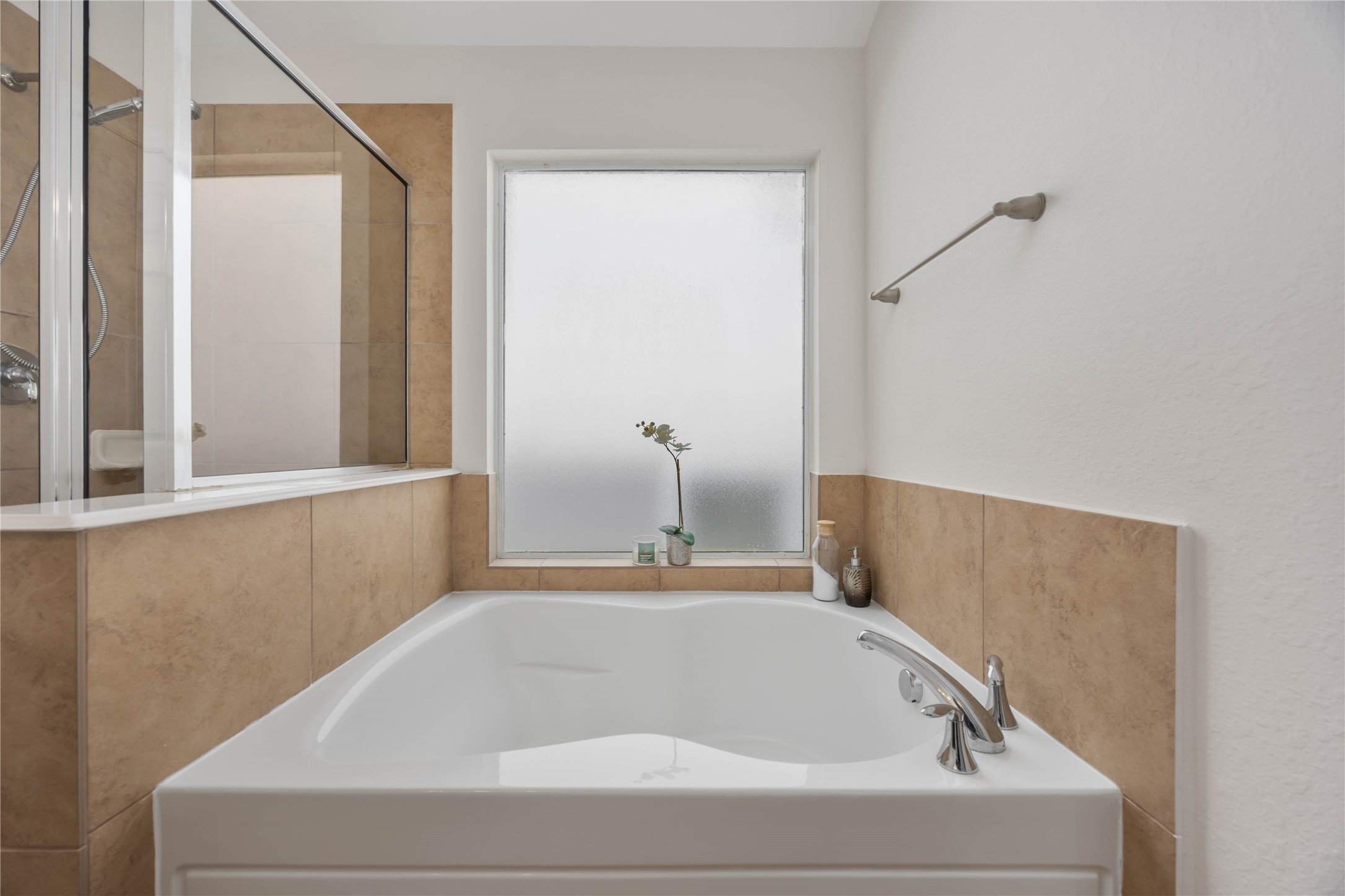 2019 Falcon Reach Drive Houston, TX 77080 - Photo 27 of 30 a bathroom with a bathtub