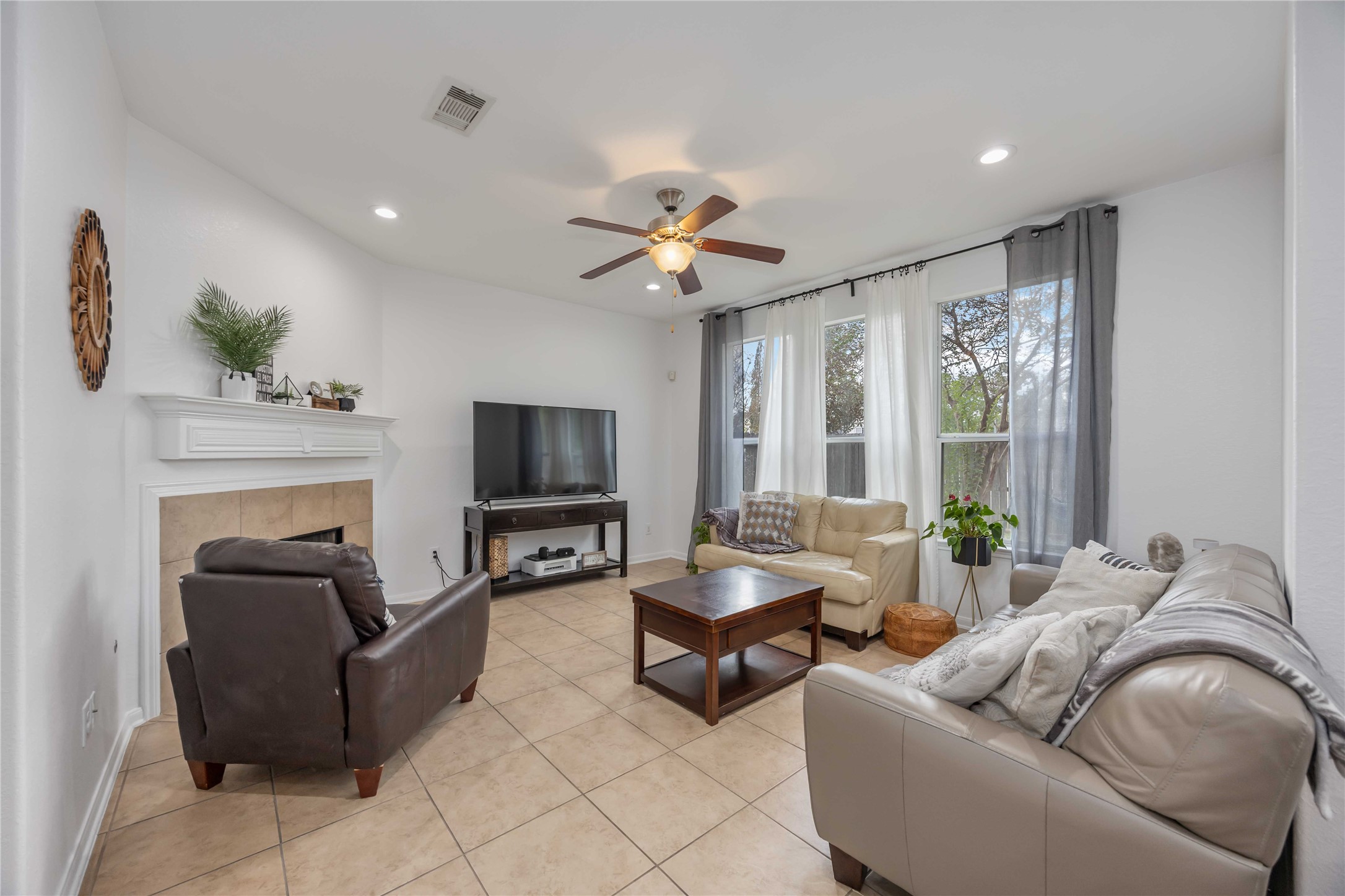 2019 Falcon Reach Drive Houston, TX 77080 - Photo 8 of 30 a living room with furniture and a flat screen tv