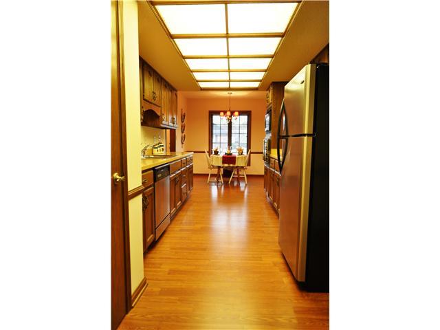 12487 Brompton Road Carmel, IN 46033 - Photo 10 of 19 Gallery Image 10