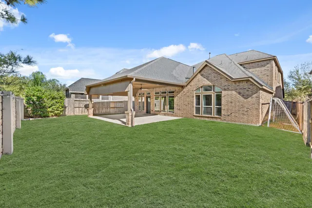 a view of a house with a backyard