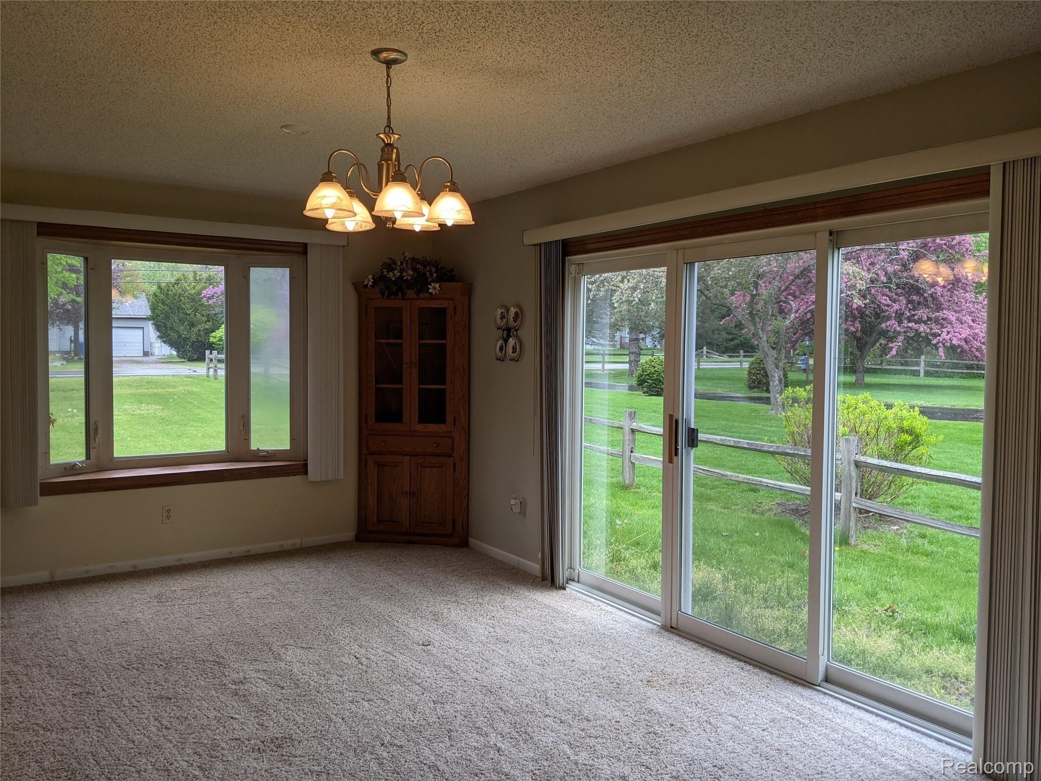 378 Lochaven Road Waterford, MI 48327 - Photo 3 of 13 1.jpg