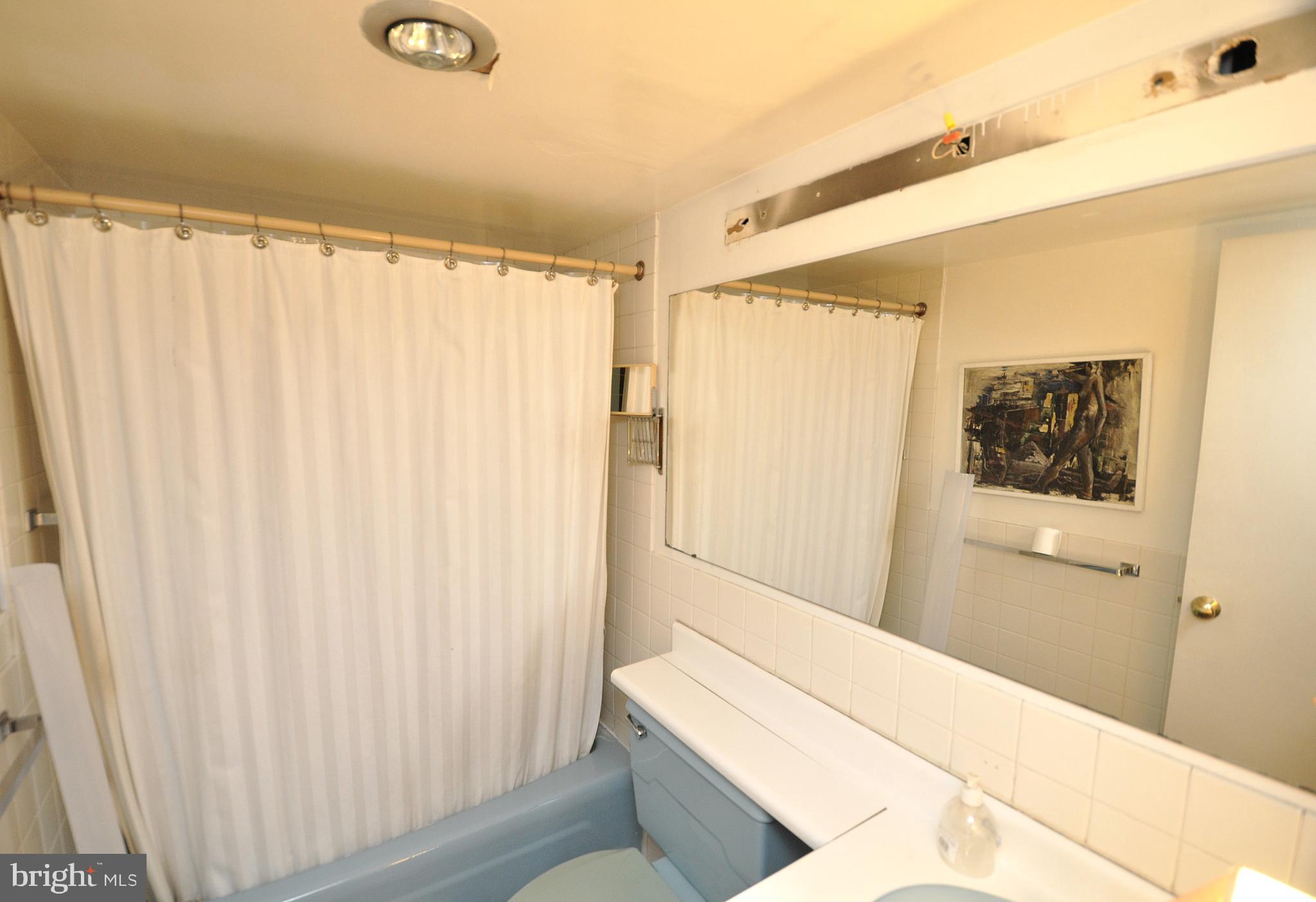 700 7th Street Southwest, Unit 116 Washington, DC 20024 - Photo 7 of 10 Full Bath