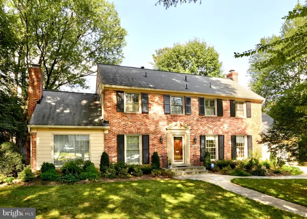 $1,249,000 | 6933 Race Horse Lane, North Bethesda, MD 20852
