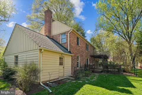 $1,249,000 | 6933 Race Horse Lane, North Bethesda, MD 20852