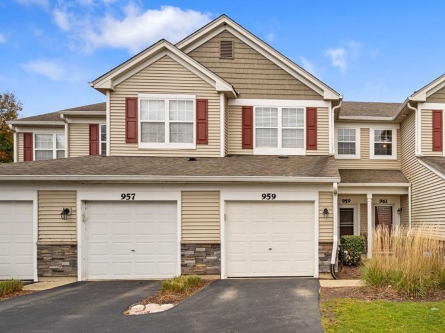 959 Genesee Drive Naperville, IL 60563 - Photo 1 of 21