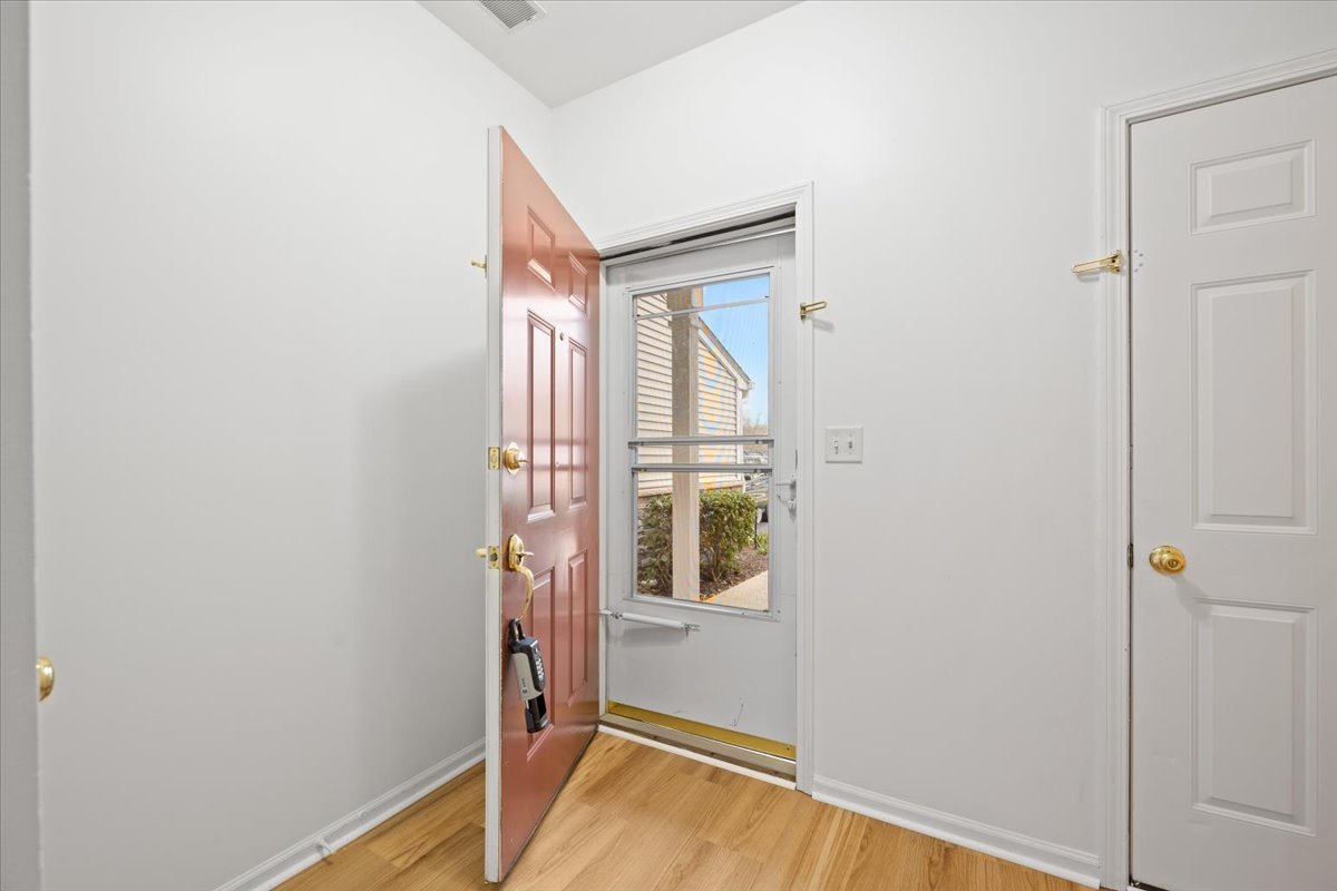 959 Genesee Drive Naperville, IL 60563 - Photo 3 of 21