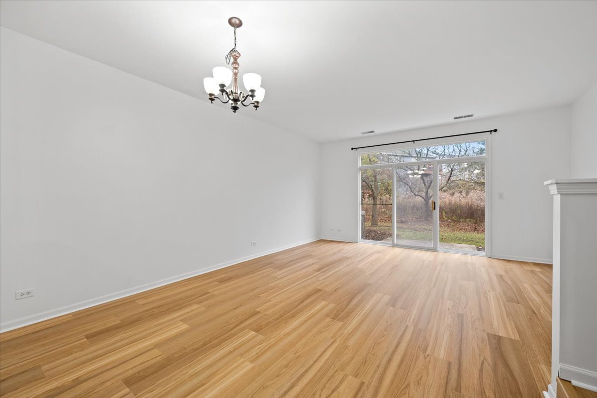 959 Genesee Drive Naperville, IL 60563 - Photo 4 of 21