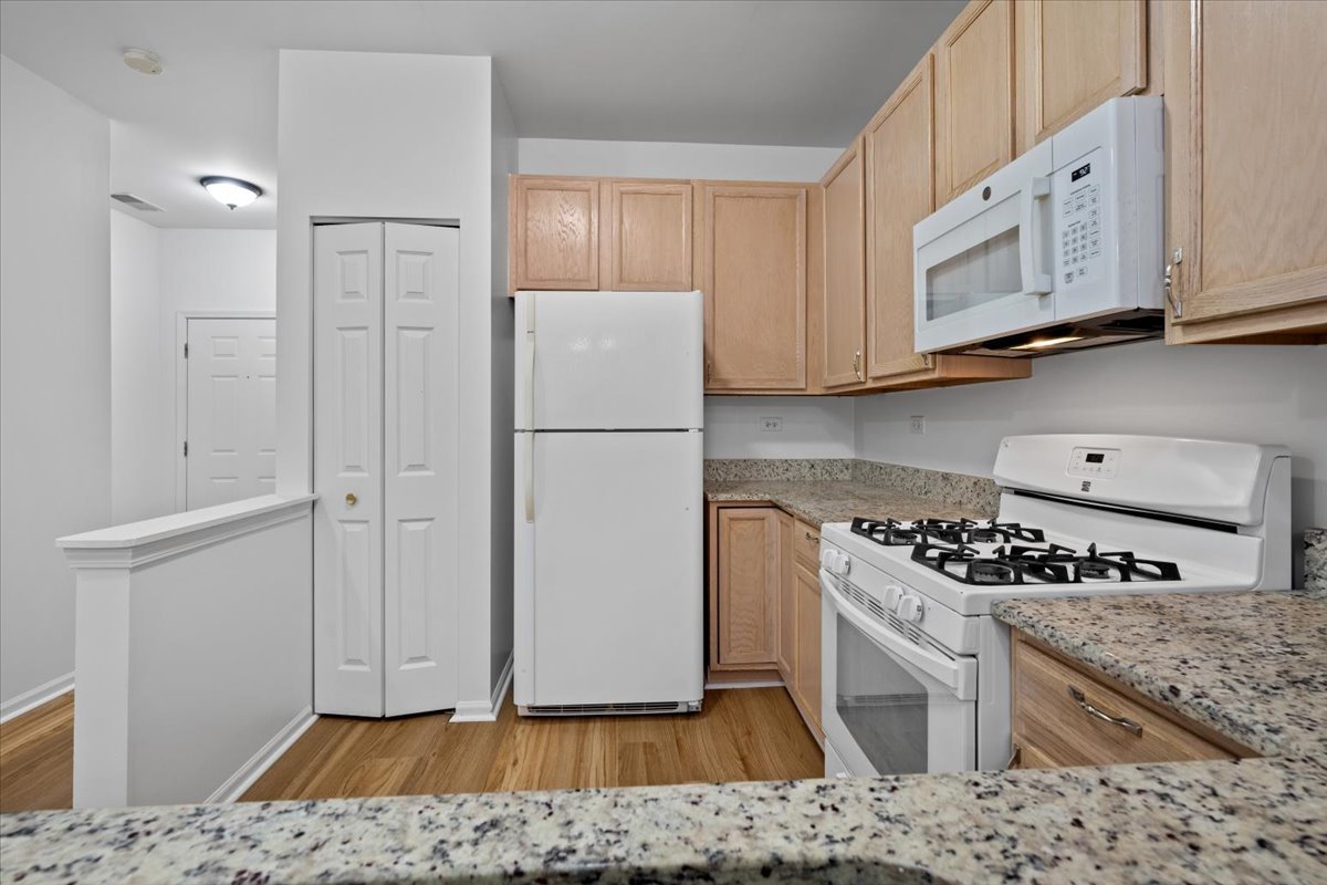 959 Genesee Drive Naperville, IL 60563 - Photo 9 of 21