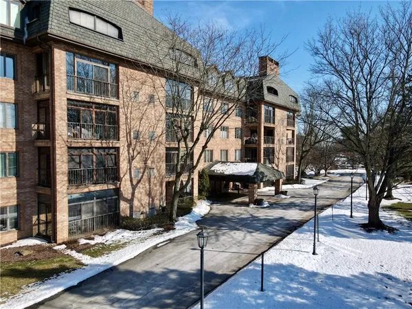 $2,975 | 2525 Greensburg Pike, Unit 305, Pittsburgh, PA 15221