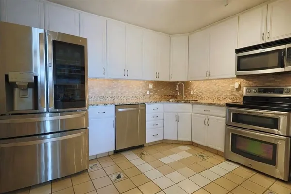 $2,975 | 2525 Greensburg Pike, Unit 305, Pittsburgh, PA 15221