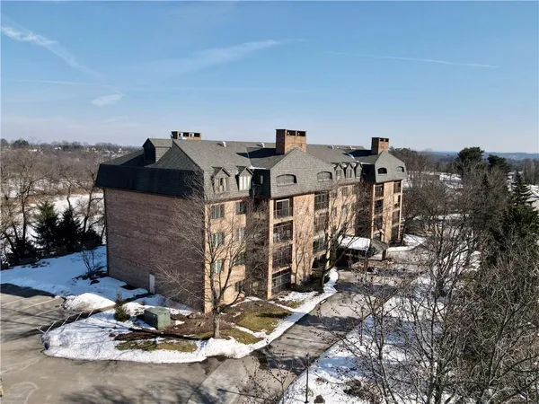 $2,975 | 2525 Greensburg Pike, Unit 305, Pittsburgh, PA 15221