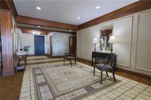 $2,975 | 2525 Greensburg Pike, Unit 305, Pittsburgh, PA 15221