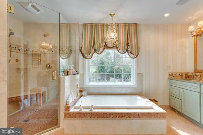 8021 Falstaff Road McLean, VA 22102 - Photo 14 of 27 Bath (Master)