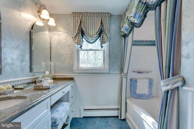 8021 Falstaff Road McLean, VA 22102 - Photo 17 of 27 Bath
