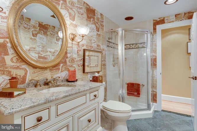 8021 Falstaff Road McLean, VA 22102 - Photo 21 of 27 Bath
