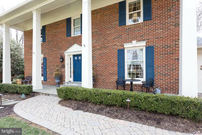 8021 Falstaff Road McLean, VA 22102 - Photo 23 of 27 Exterior (Front)