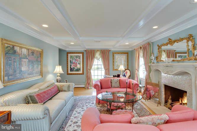 8021 Falstaff Road McLean, VA 22102 - Photo 4 of 27 Living Room