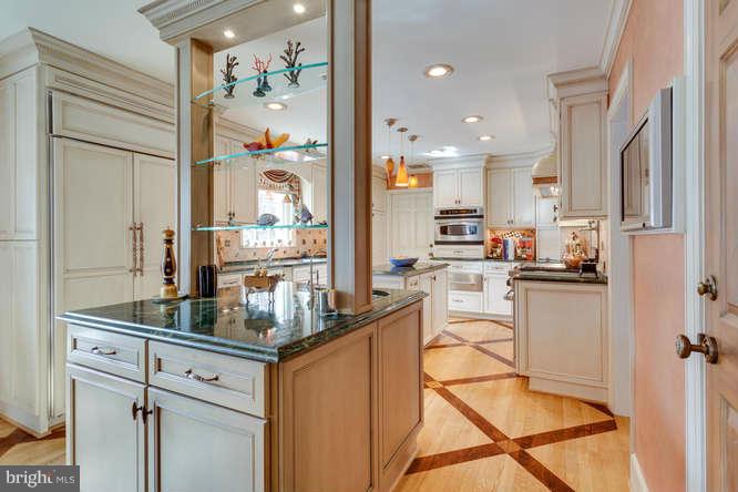 8021 Falstaff Road McLean, VA 22102 - Photo 7 of 27 Kitchen