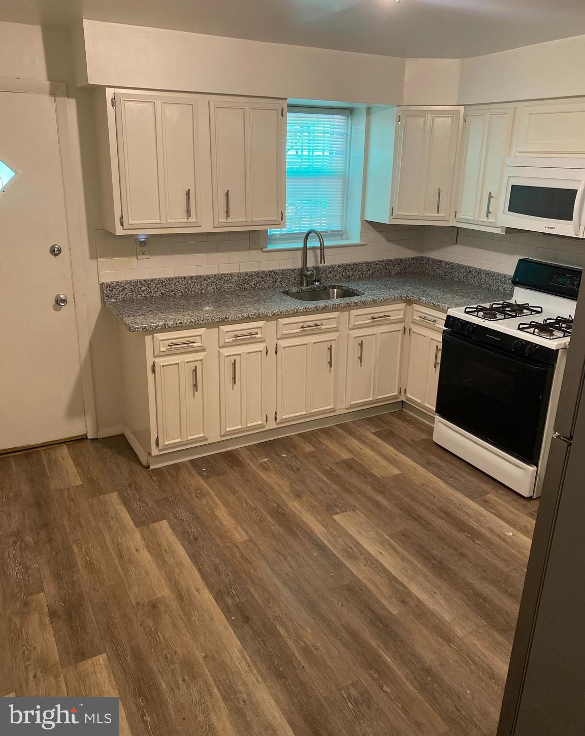 528 East Rittenhouse Street Philadelphia, PA 19144 - Photo 8 of 25 Updated kitchen w/ granite counters