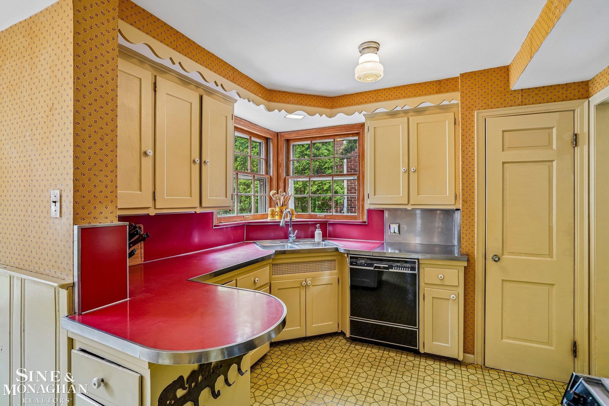 470 Allard Road Grosse Pointe, MI 48236 - Photo 8 of 39 50216479-ac0ca95f-378f-4eac-857e-c3958775003c.JPG