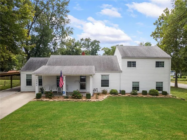 $325,000 | 1305 West 29th Street South, Independence, MO 64052