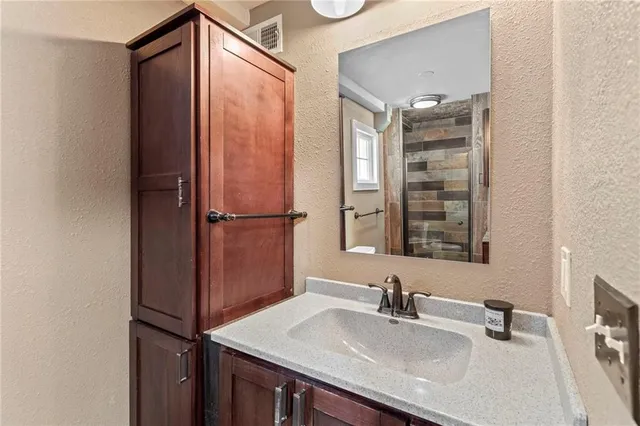 $325,000 | 1305 West 29th Street South, Independence, MO 64052