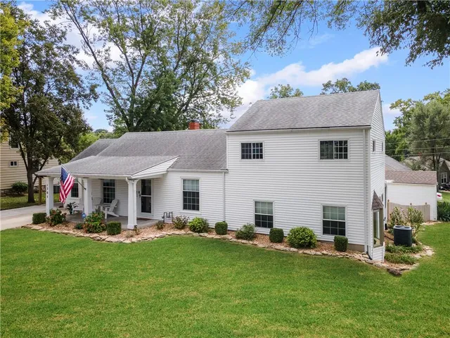 $325,000 | 1305 West 29th Street South, Independence, MO 64052