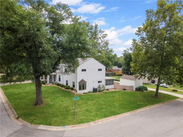 $325,000 | 1305 West 29th Street South, Independence, MO 64052