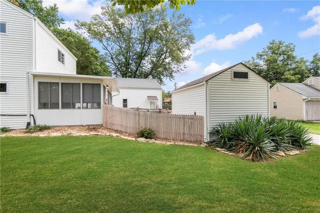 $325,000 | 1305 West 29th Street South, Independence, MO 64052