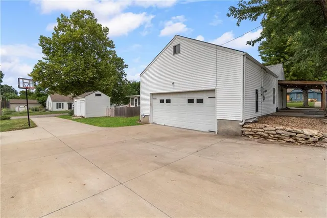 $325,000 | 1305 West 29th Street South, Independence, MO 64052