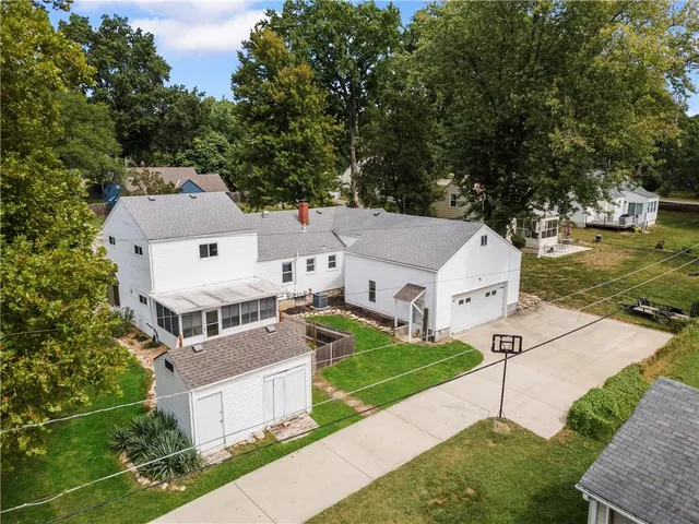 $325,000 | 1305 West 29th Street South, Independence, MO 64052