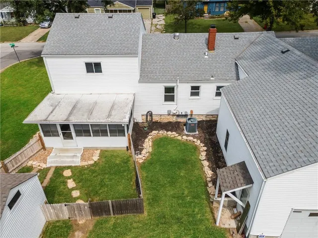 $325,000 | 1305 West 29th Street South, Independence, MO 64052